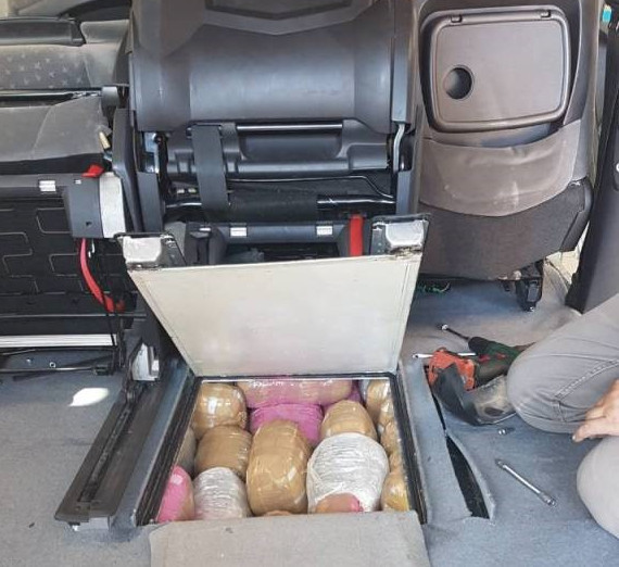 Έκρυβε 116 κιλά χασίς στο σασί του αυτοκινήτου