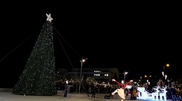 Ο Δήμος Ιωαννιτών ανάβει το χριστουγεννιάτικο δέντρο