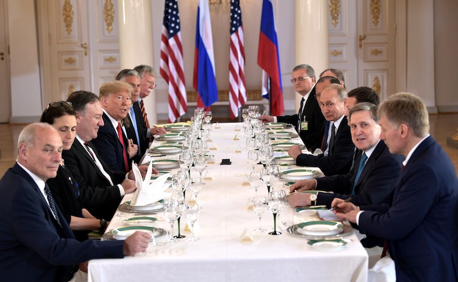 Εικόνα του άρθρου Τραμπ-Πούτιν: Η συνάντηση και το… κλείσιμο του ματιού