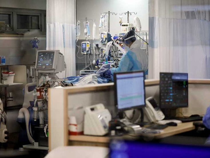 Όμικρον: Μικρότερος ο κίνδυνος νοσηλείας